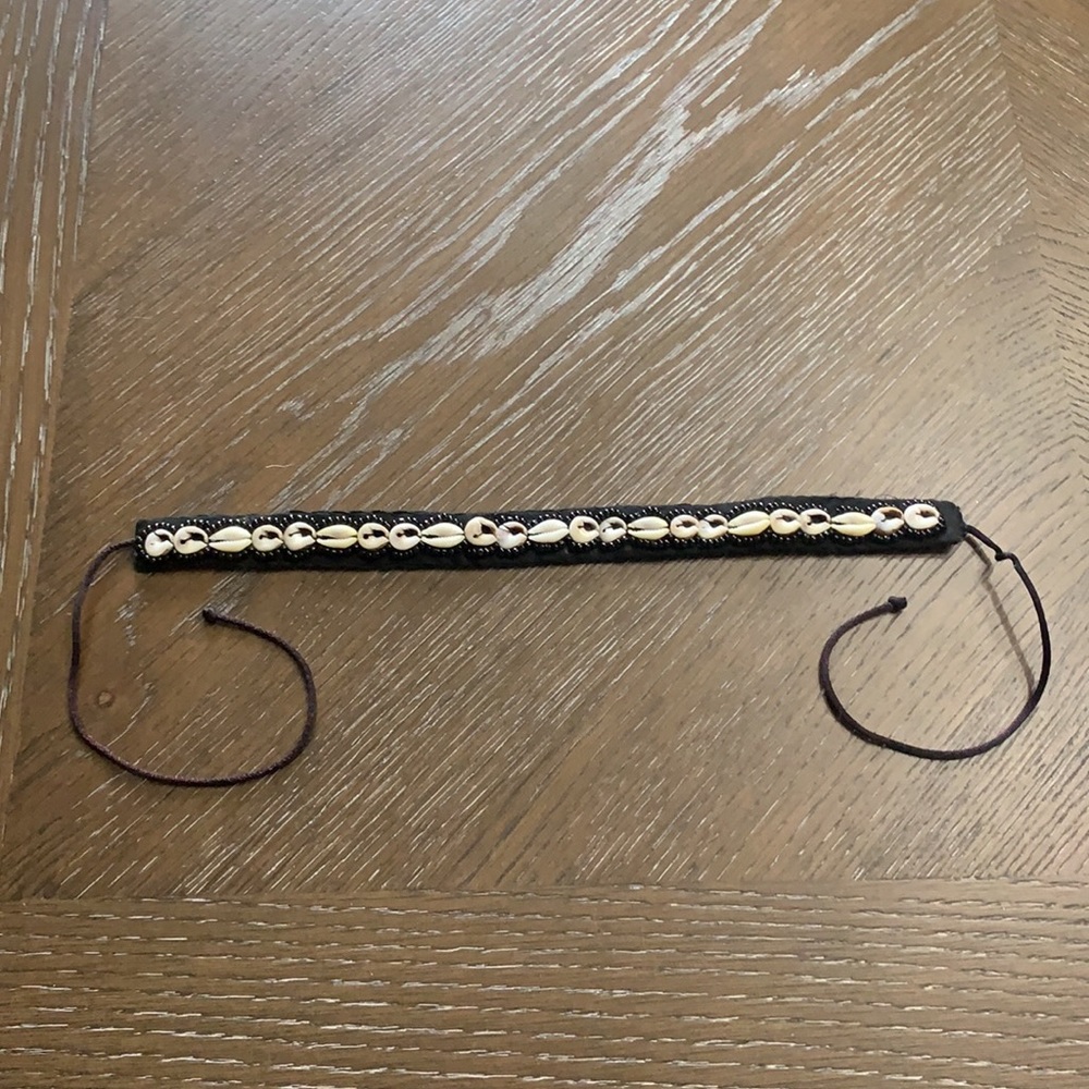 Puka shell and black small bead choker necklace - Picture 4 of 10